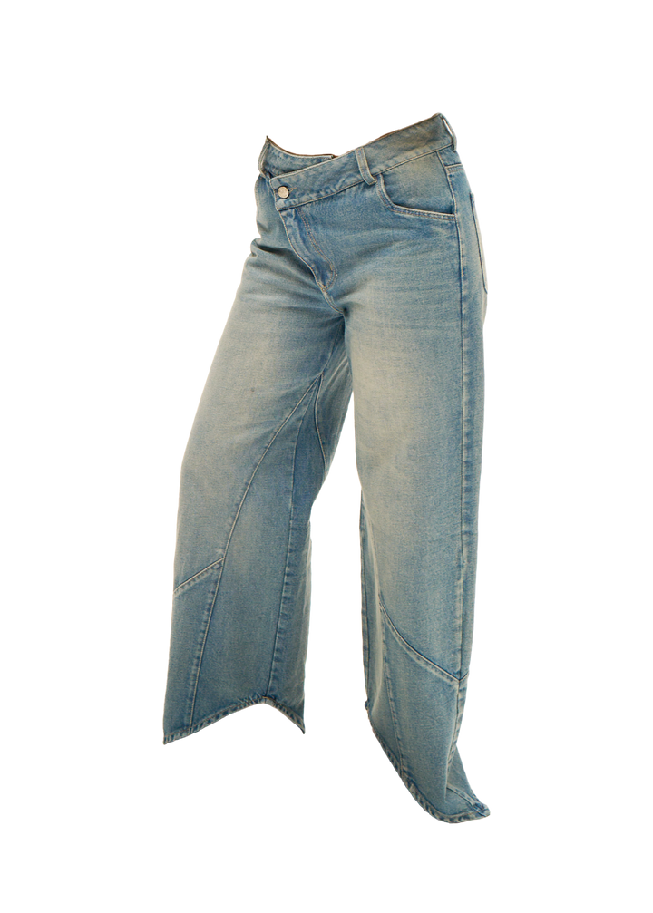 The Weekender Jean in Light Blue